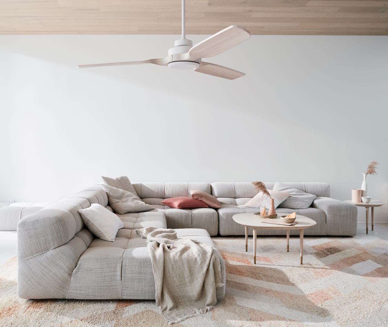 Beacon Deckenventilator Shoalhaven mit Lampe chrom gebürstet Esche